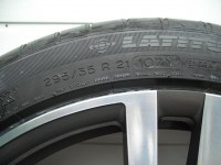 Porsche Cayenne 21 inch tire